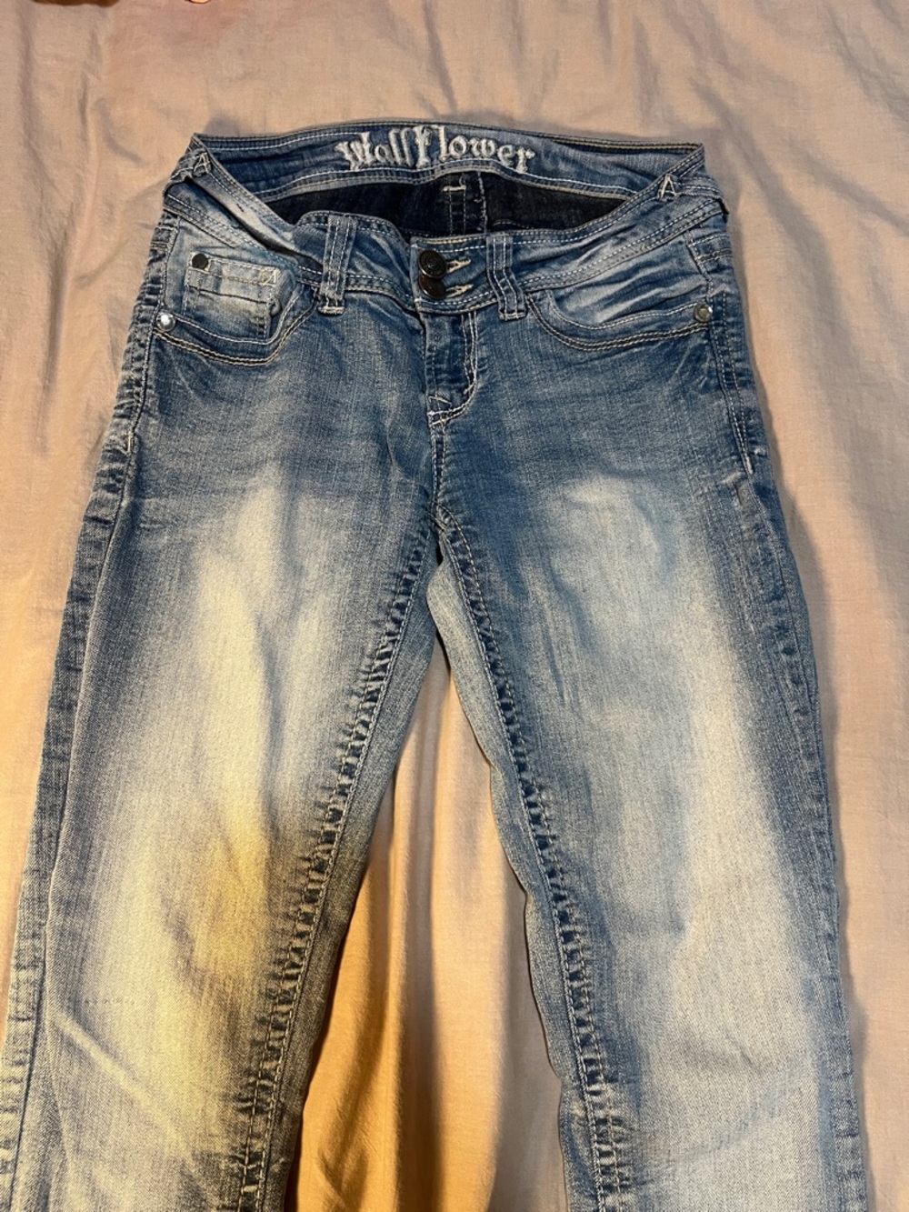 Wallflower Women's Light Blue Skinny Jeans with Faded Wash
